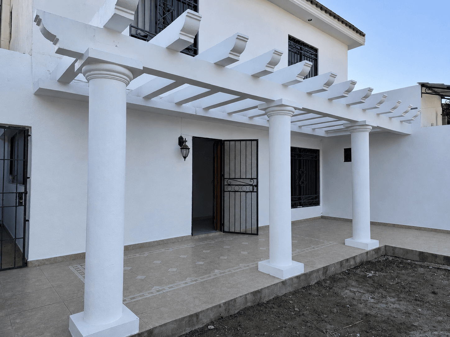 Pergola courtyard
