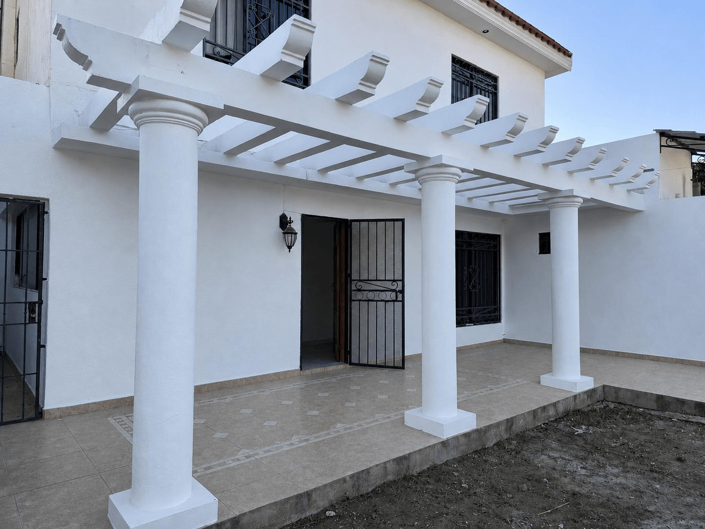 Pergola courtyard